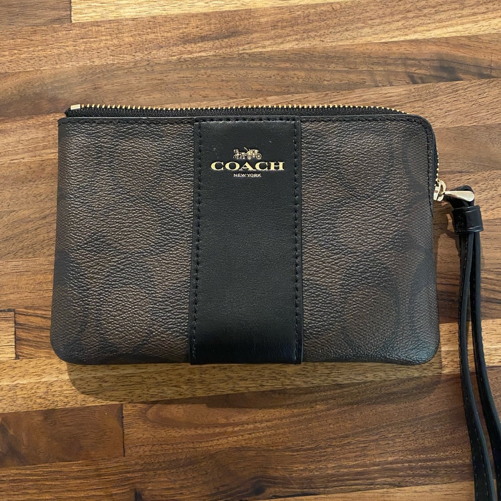 ❗️SOLD❗️Small Coach Wristlet